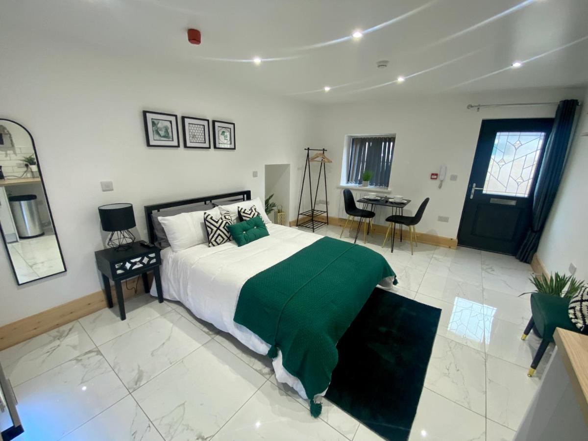 Stylish Studio Apartment In Centre Of 세인트 클리어스 외부 사진