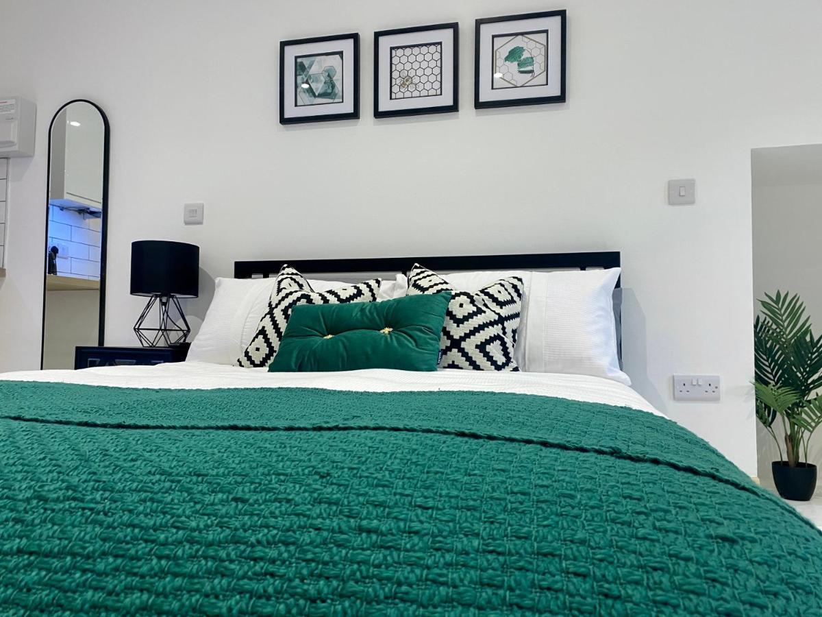 Stylish Studio Apartment In Centre Of 세인트 클리어스 외부 사진
