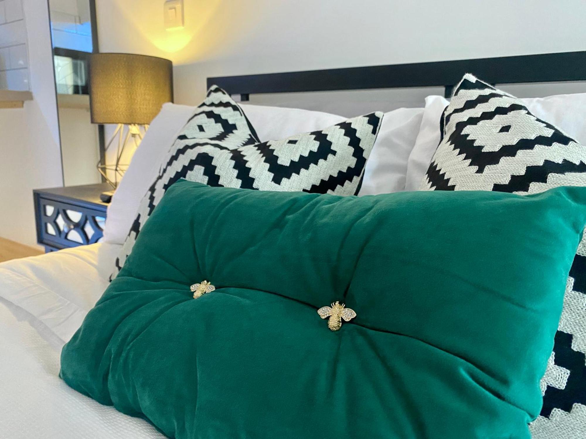 Stylish Studio Apartment In Centre Of 세인트 클리어스 외부 사진